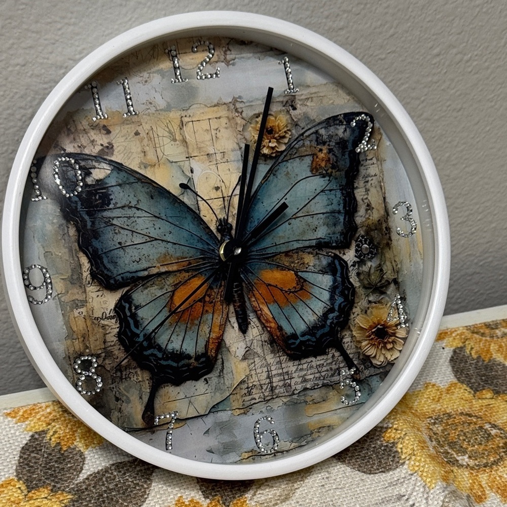 🦋 Bedazzled Butterfly Wall Clock – Blue & Orange - Picture 10 of 12